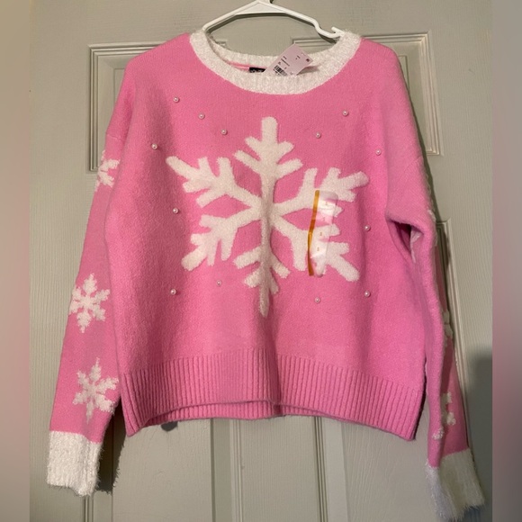 33 Degrees Sweaters - 33 degrees Snowflake Sweater